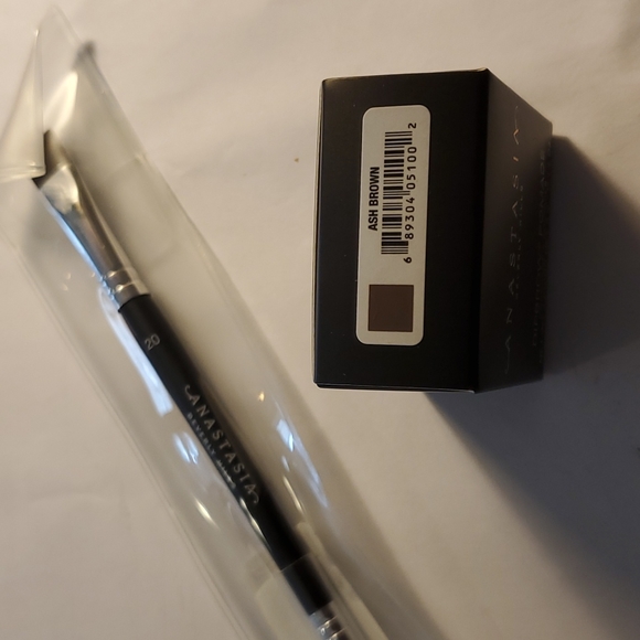 Dipbrow Pomade - Picture 11 of 13